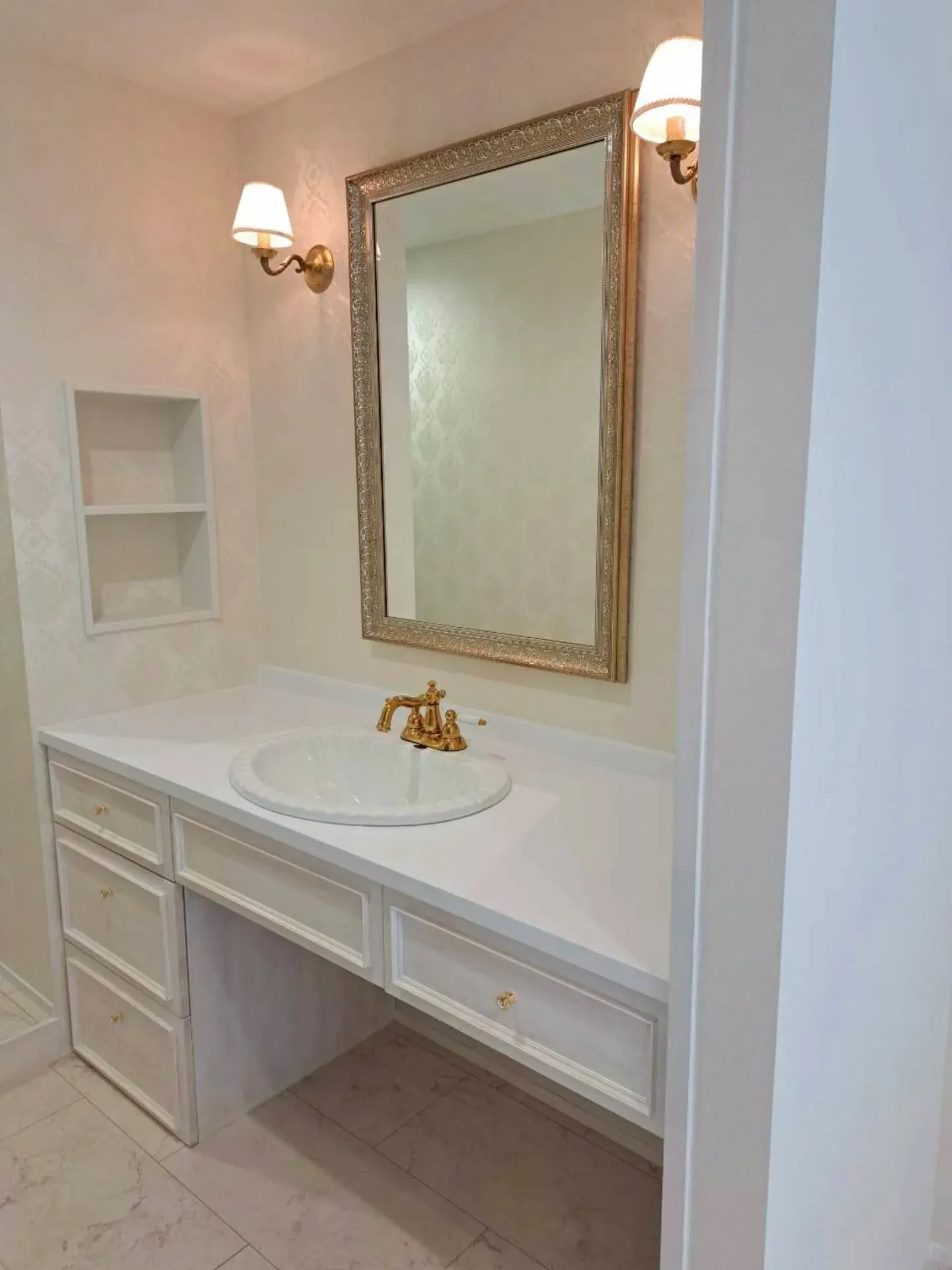 鏡に向き合う時間が、ご褒美になる。